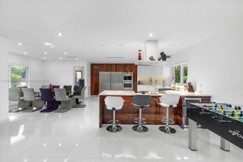 House in Miami, Florida 3 bedrooms, 170.57 sq.m. № 1946598 - photo 10