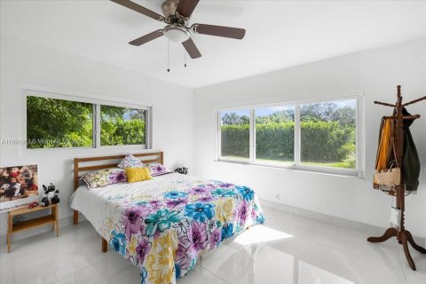House in Miami, Florida 3 bedrooms, 170.57 sq.m. № 1946598 - photo 25