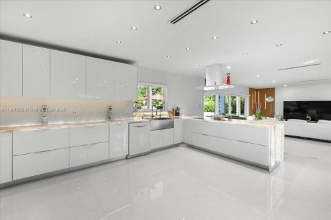 House in Miami, Florida 3 bedrooms, 170.57 sq.m. № 1946598 - photo 14
