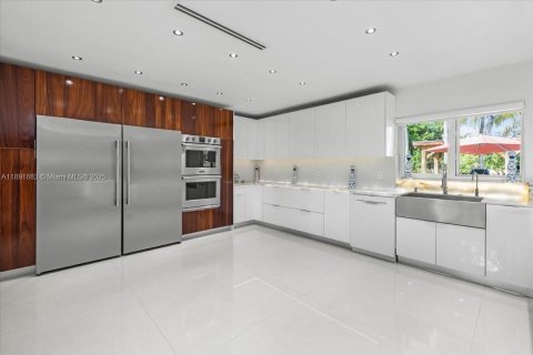 House in Miami, Florida 3 bedrooms, 170.57 sq.m. № 1946598 - photo 12
