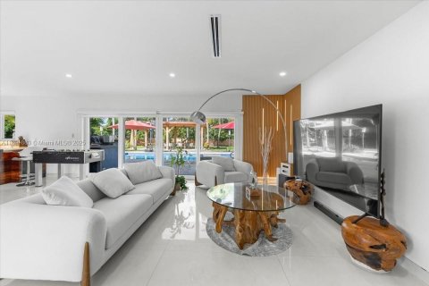 House in Miami, Florida 3 bedrooms, 170.57 sq.m. № 1946598 - photo 6