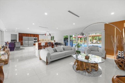 House in Miami, Florida 3 bedrooms, 170.57 sq.m. № 1946598 - photo 5