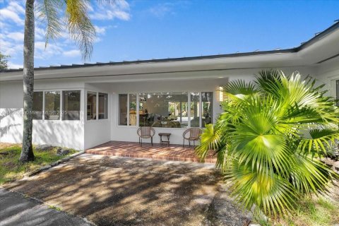 House in Miami, Florida 3 bedrooms, 170.57 sq.m. № 1946598 - photo 2