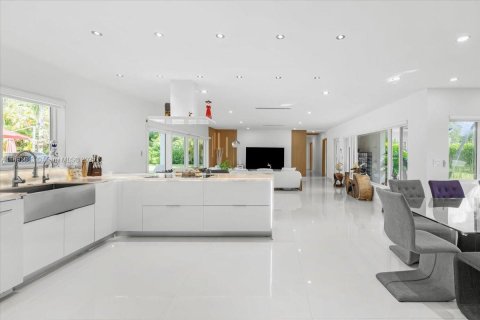 House in Miami, Florida 3 bedrooms, 170.57 sq.m. № 1946598 - photo 15