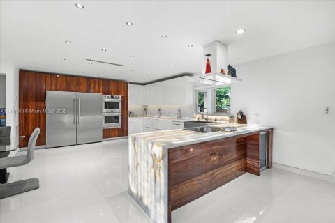 House in Miami, Florida 3 bedrooms, 170.57 sq.m. № 1946598 - photo 11