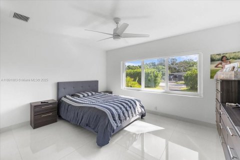 House in Miami, Florida 3 bedrooms, 170.57 sq.m. № 1946598 - photo 24