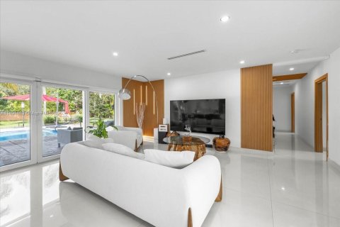 House in Miami, Florida 3 bedrooms, 170.57 sq.m. № 1946598 - photo 7
