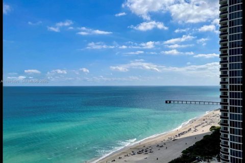 Hotel en Sunny Isles Beach, Florida 2 dormitorios, 93.55 m2 № 2040300