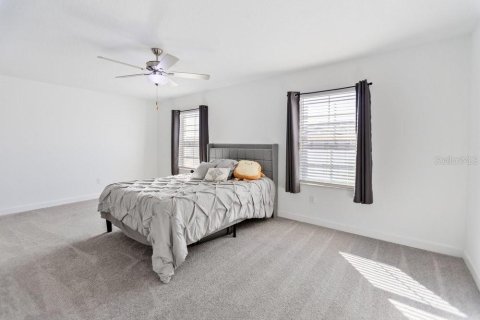 Townhouse in BRYANT SQUARE

 in New Port Richey, Florida 3 bedrooms, 215.44 sq.m. № 2197459 - photo 16