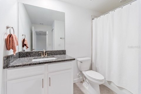 Townhouse in BRYANT SQUARE

 in New Port Richey, Florida 3 bedrooms, 215.44 sq.m. № 2197459 - photo 25