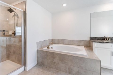 Townhouse in BRYANT SQUARE

 in New Port Richey, Florida 3 bedrooms, 215.44 sq.m. № 2197459 - photo 22