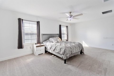 Townhouse in BRYANT SQUARE

 in New Port Richey, Florida 3 bedrooms, 215.44 sq.m. № 2197459 - photo 17