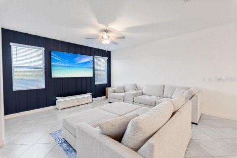 Townhouse in BRYANT SQUARE

 in New Port Richey, Florida 3 bedrooms, 215.44 sq.m. № 2197459 - photo 11