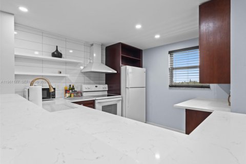 Condo in Boynton Beach, Florida, 2 bedrooms  № 2022026 - photo 11