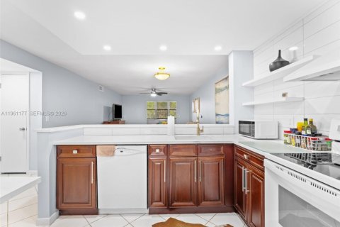 Condo in Boynton Beach, Florida, 2 bedrooms  № 2022026 - photo 10