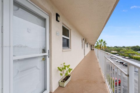 Condo in Boynton Beach, Florida, 2 bedrooms  № 2022026 - photo 2