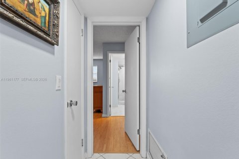 Condo in Boynton Beach, Florida, 2 bedrooms  № 2022026 - photo 28