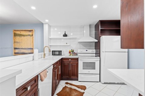 Condo in Boynton Beach, Florida, 2 bedrooms  № 2022026 - photo 8