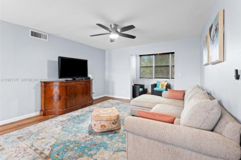 Condo in Boynton Beach, Florida, 2 bedrooms  № 2022026 - photo 17