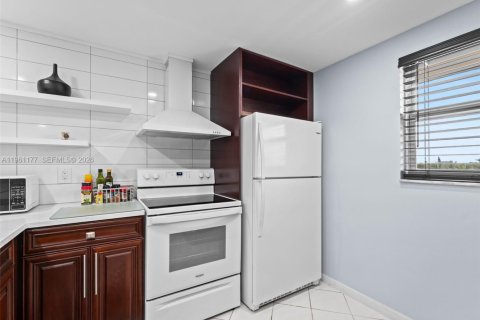Condo in Boynton Beach, Florida, 2 bedrooms  № 2022026 - photo 9