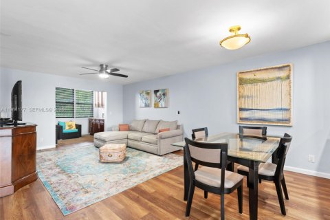 Condo in Boynton Beach, Florida, 2 bedrooms  № 2022026 - photo 16