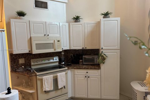 Townhouse in Tamarac, Florida 3 bedrooms, 146.51 sq.m. № 1696223 - photo 6