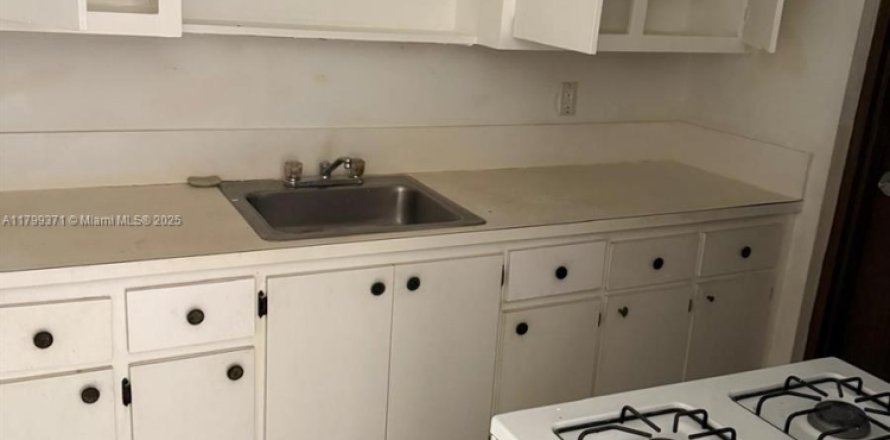 Apartment in Miami, Florida 3 bedrooms, 79.99 sq.m. № 2056866