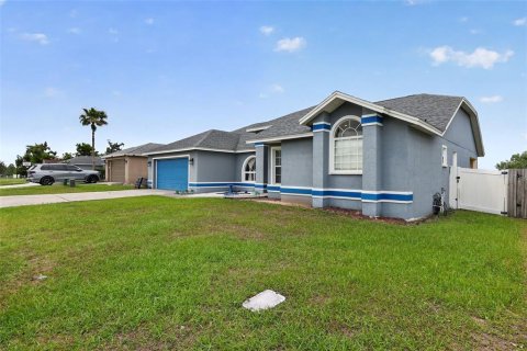 House in Lakeland, Florida 4 bedrooms, 197.32 sq.m. № 2099481 - photo 2
