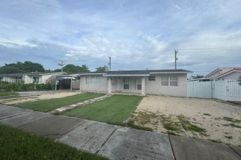 House in Miami, Florida 4 bedrooms, 170.38 sq.m. № 2394527 - photo 3