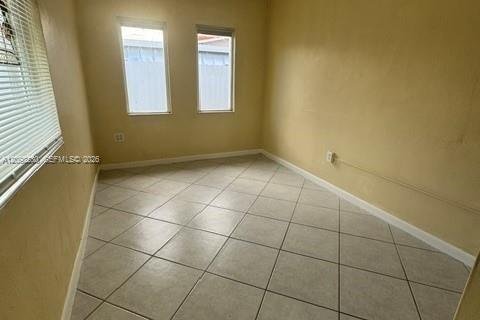 House in Miami, Florida 4 bedrooms, 170.38 sq.m. № 2394527 - photo 20