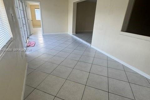 House in Miami, Florida 4 bedrooms, 170.38 sq.m. № 2394527 - photo 22