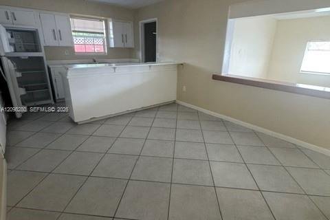 House in Miami, Florida 4 bedrooms, 170.38 sq.m. № 2394527 - photo 17