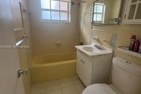 House in Miami, Florida 4 bedrooms, 170.38 sq.m. № 2394527 - photo 11