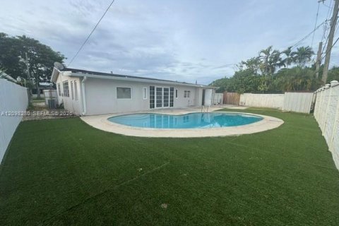 House in Miami, Florida 4 bedrooms, 170.38 sq.m. № 2394527 - photo 5