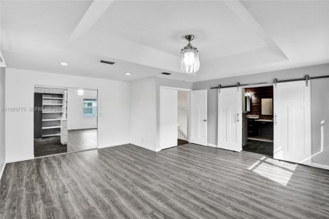 Снять в аренду виллу или дом в Пемброк-Пайнс, Флорида 4 спальни, 282.05м2, № 1989264 - фото 21