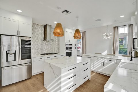 Снять в аренду виллу или дом в Пемброк-Пайнс, Флорида 4 спальни, 282.05м2, № 1989264 - фото 9