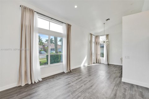 Снять в аренду виллу или дом в Пемброк-Пайнс, Флорида 4 спальни, 282.05м2, № 1989264 - фото 5