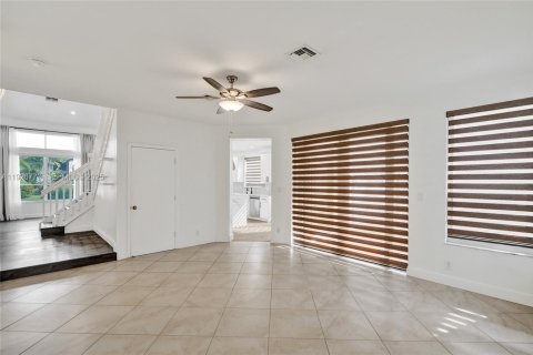 Снять в аренду виллу или дом в Пемброк-Пайнс, Флорида 4 спальни, 282.05м2, № 1989264 - фото 10