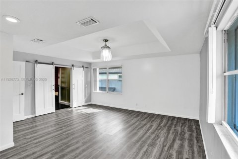 Снять в аренду виллу или дом в Пемброк-Пайнс, Флорида 4 спальни, 282.05м2, № 1989264 - фото 22