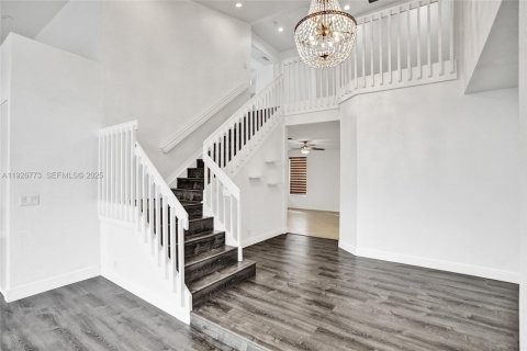 Снять в аренду виллу или дом в Пемброк-Пайнс, Флорида 4 спальни, 282.05м2, № 1989264 - фото 4