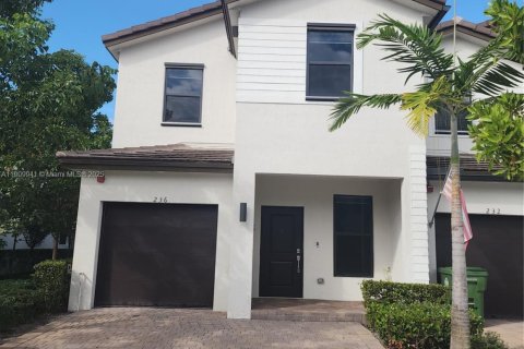 Adosado en Pembroke Pines, Florida 4 dormitorios, 175.4 m2 № 1967664