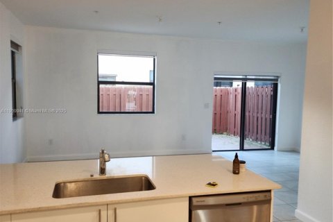 Adosado en alquiler en Pembroke Pines, Florida, 4 dormitorios, 175.4 m2 № 1967664 - foto 6