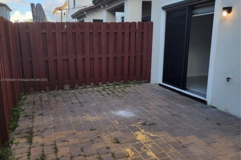 Adosado en alquiler en Pembroke Pines, Florida, 4 dormitorios, 175.4 m2 № 1967664 - foto 11