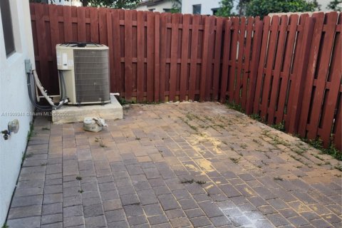 Adosado en alquiler en Pembroke Pines, Florida, 4 dormitorios, 175.4 m2 № 1967664 - foto 10