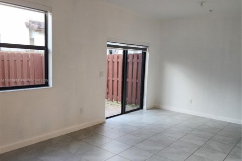 Adosado en alquiler en Pembroke Pines, Florida, 4 dormitorios, 175.4 m2 № 1967664 - foto 7