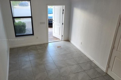 Adosado en alquiler en Pembroke Pines, Florida, 4 dormitorios, 175.4 m2 № 1967664 - foto 16