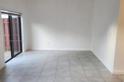 Adosado en alquiler en Pembroke Pines, Florida, 4 dormitorios, 175.4 m2 № 1967664 - foto 3