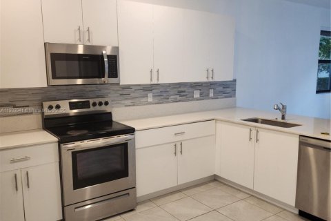 Adosado en alquiler en Pembroke Pines, Florida, 4 dormitorios, 175.4 m2 № 1967664 - foto 5