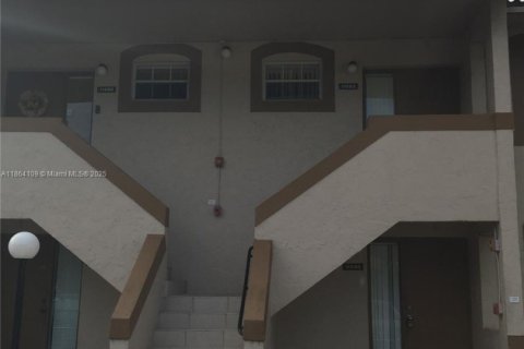 Condominio en alquiler en Coral Springs, Florida, 2 dormitorios, 77.57 m2 № 1893049 - foto 1
