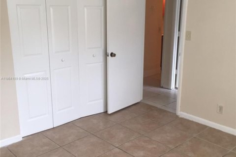 Condominio en alquiler en Coral Springs, Florida, 2 dormitorios, 77.57 m2 № 1893049 - foto 8